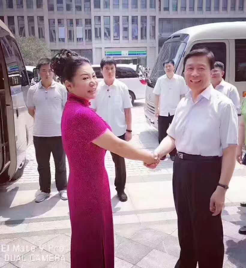 【圓方集團非公企業(yè)黨建新聞紀實(shí)】國家副主席李源潮到圓方集團調研。